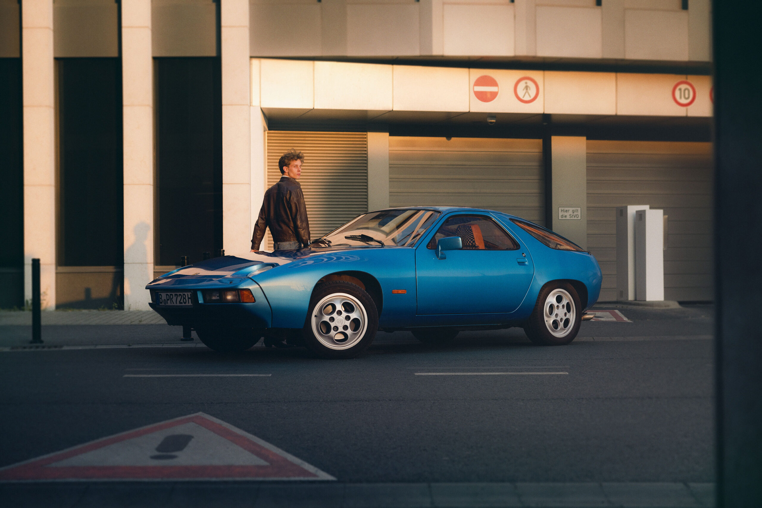 M08_Dejan_Per_Porsche928_184A8788_rcm_01_CS_srgb